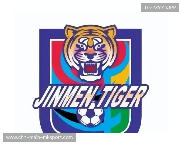 河南队古斯塔沃门前抢点，脚尖一拨改变来球方向